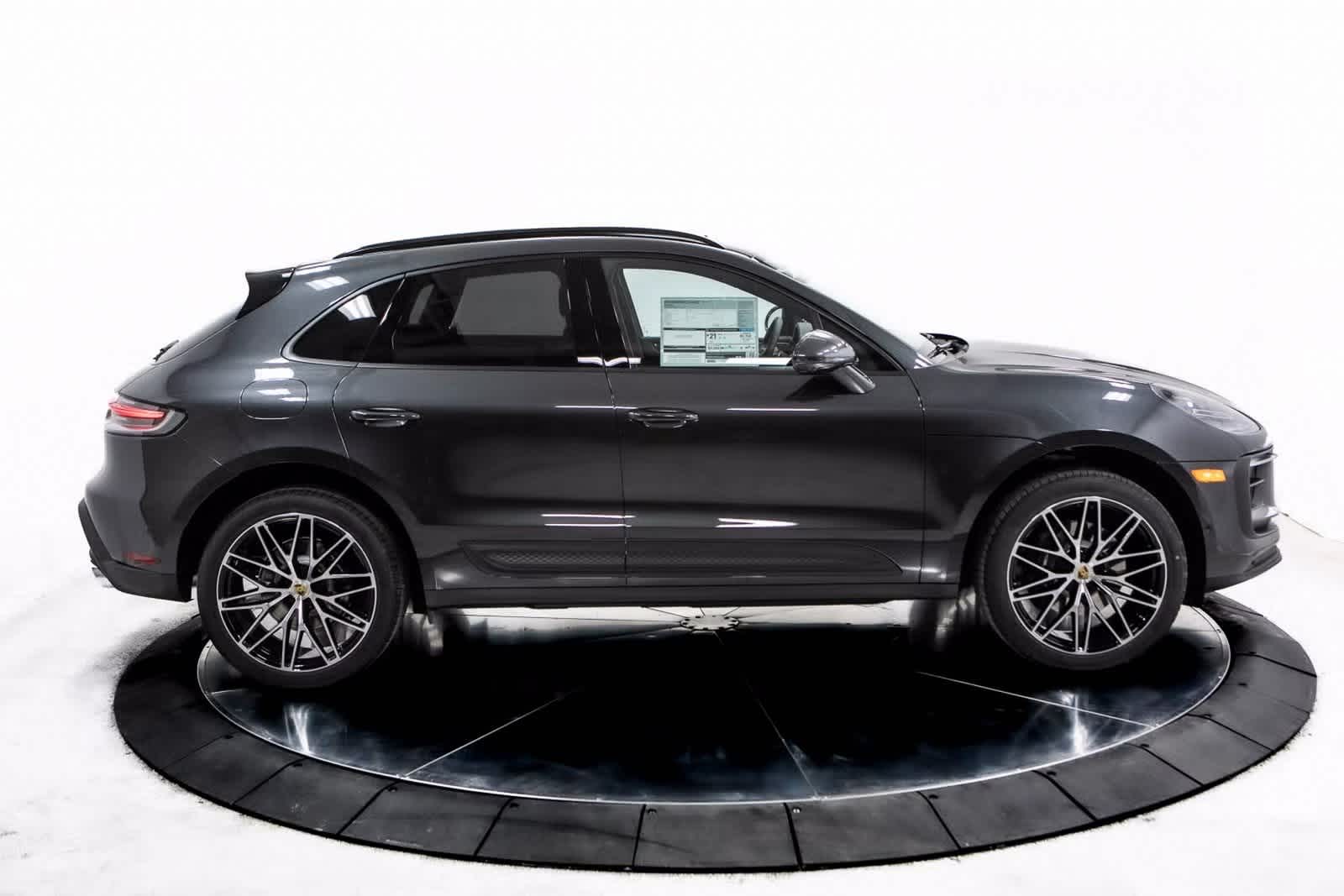 Thumbnail: 2025 Porsche Macan - 8
