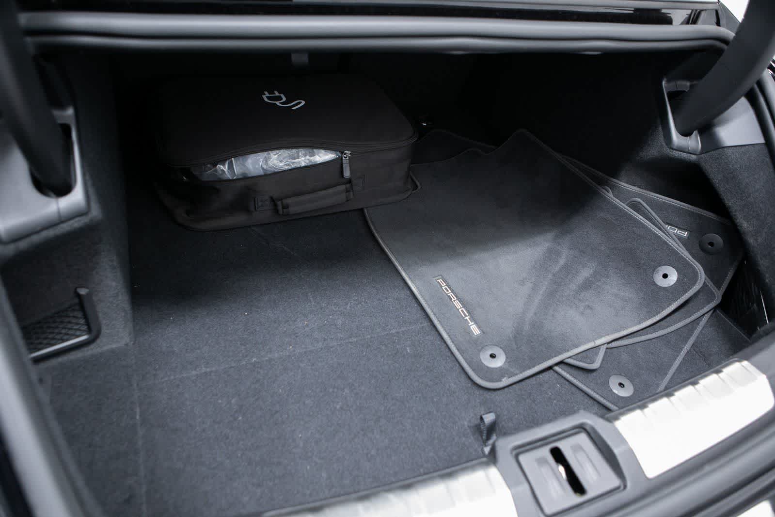 Thumbnail: 2022 Porsche Taycan - 32