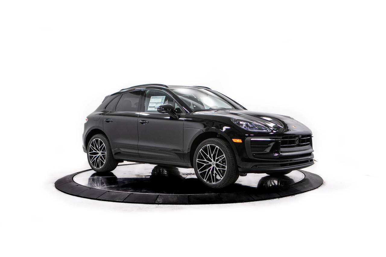 Thumbnail: 2026 Porsche Macan - 9