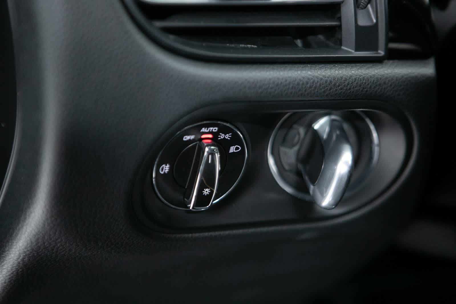 Thumbnail: 2023 Porsche Macan - 20