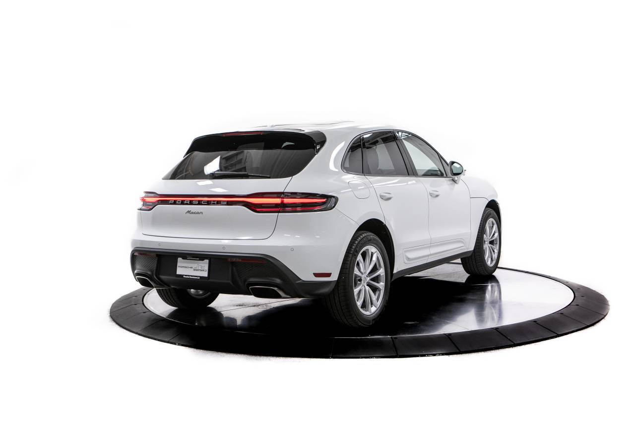 Thumbnail: 2026 Porsche Macan - 7