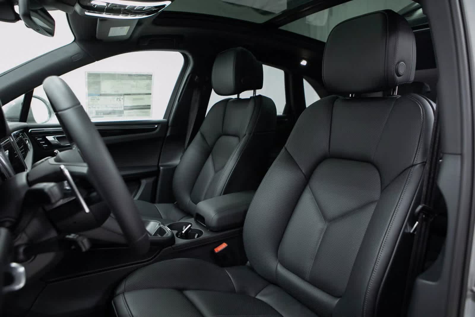 Thumbnail: 2025 Porsche Macan - 5