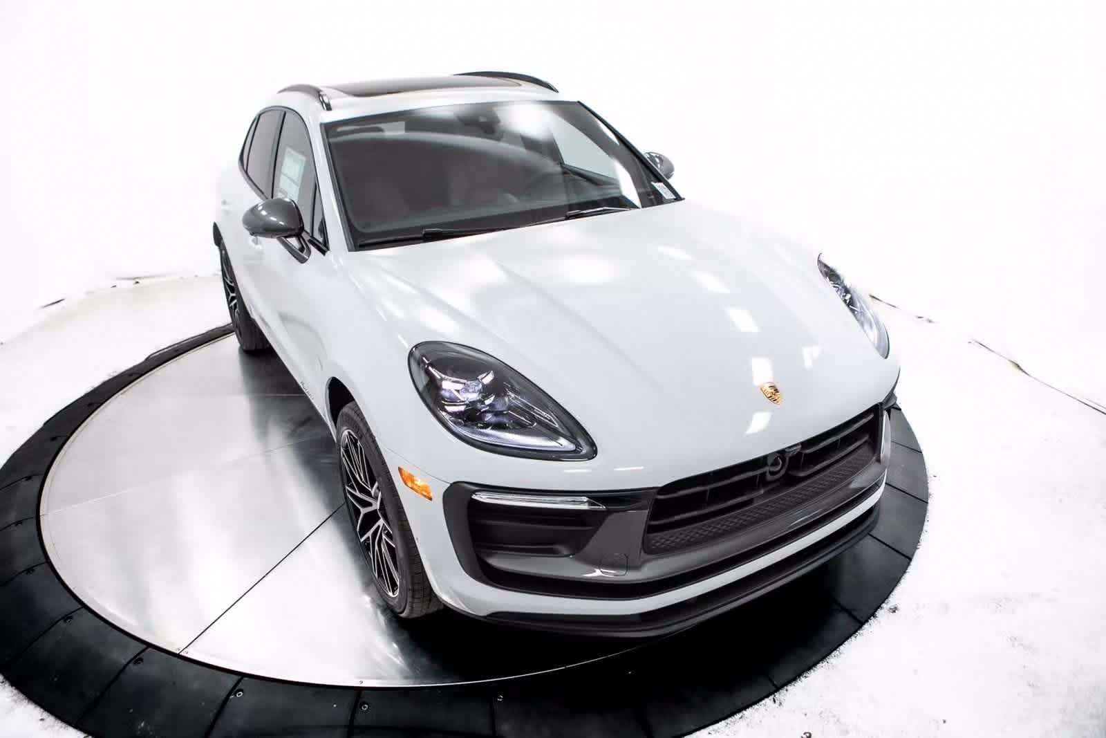 Thumbnail: 2025 Porsche Macan - 39