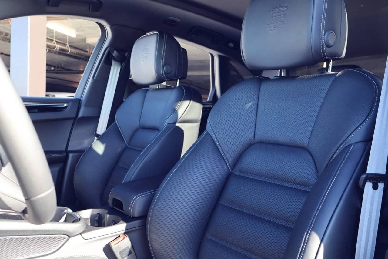 Thumbnail: 2026 Porsche Macan - 5