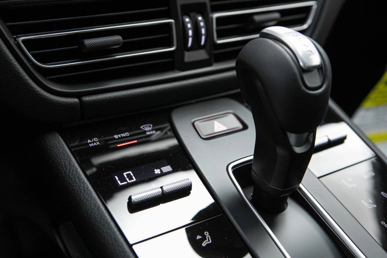 Thumbnail: 2026 Porsche Macan - 27