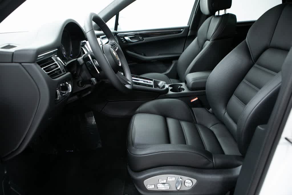Thumbnail: 2025 Porsche Macan - 20