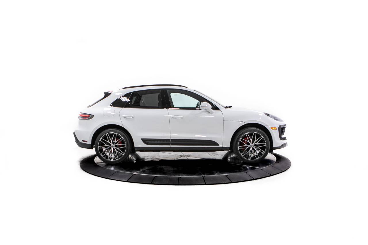 Thumbnail: 2026 Porsche Macan - 8