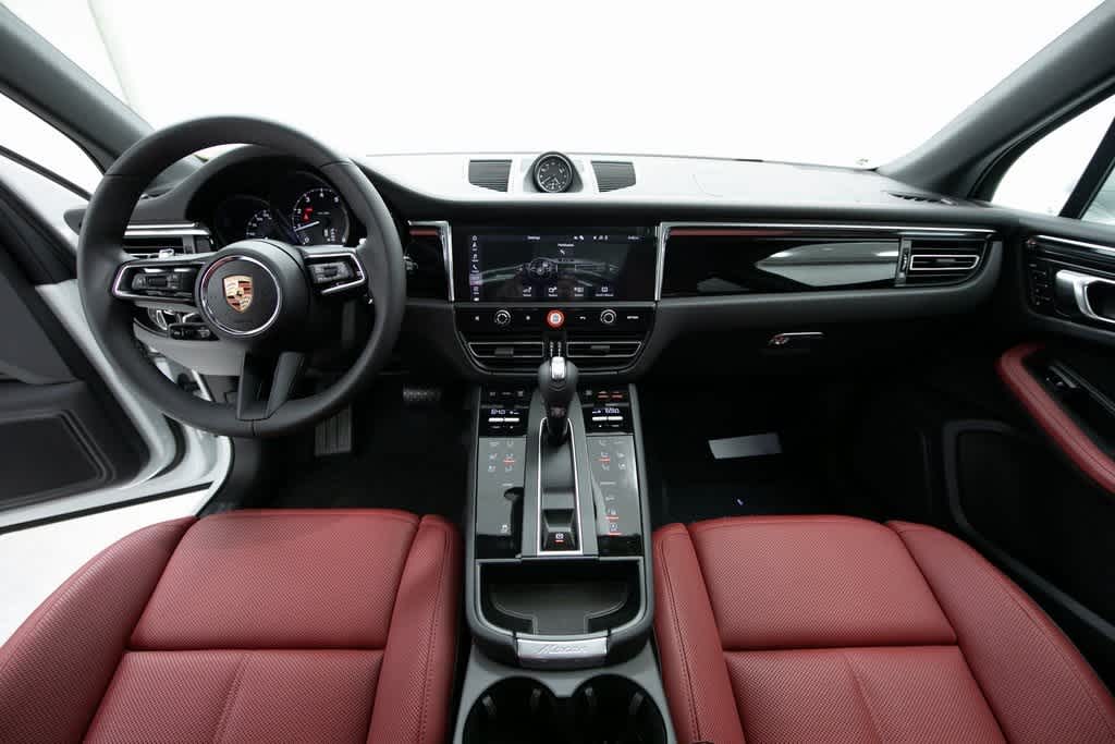 Thumbnail: 2025 Porsche Macan - 13