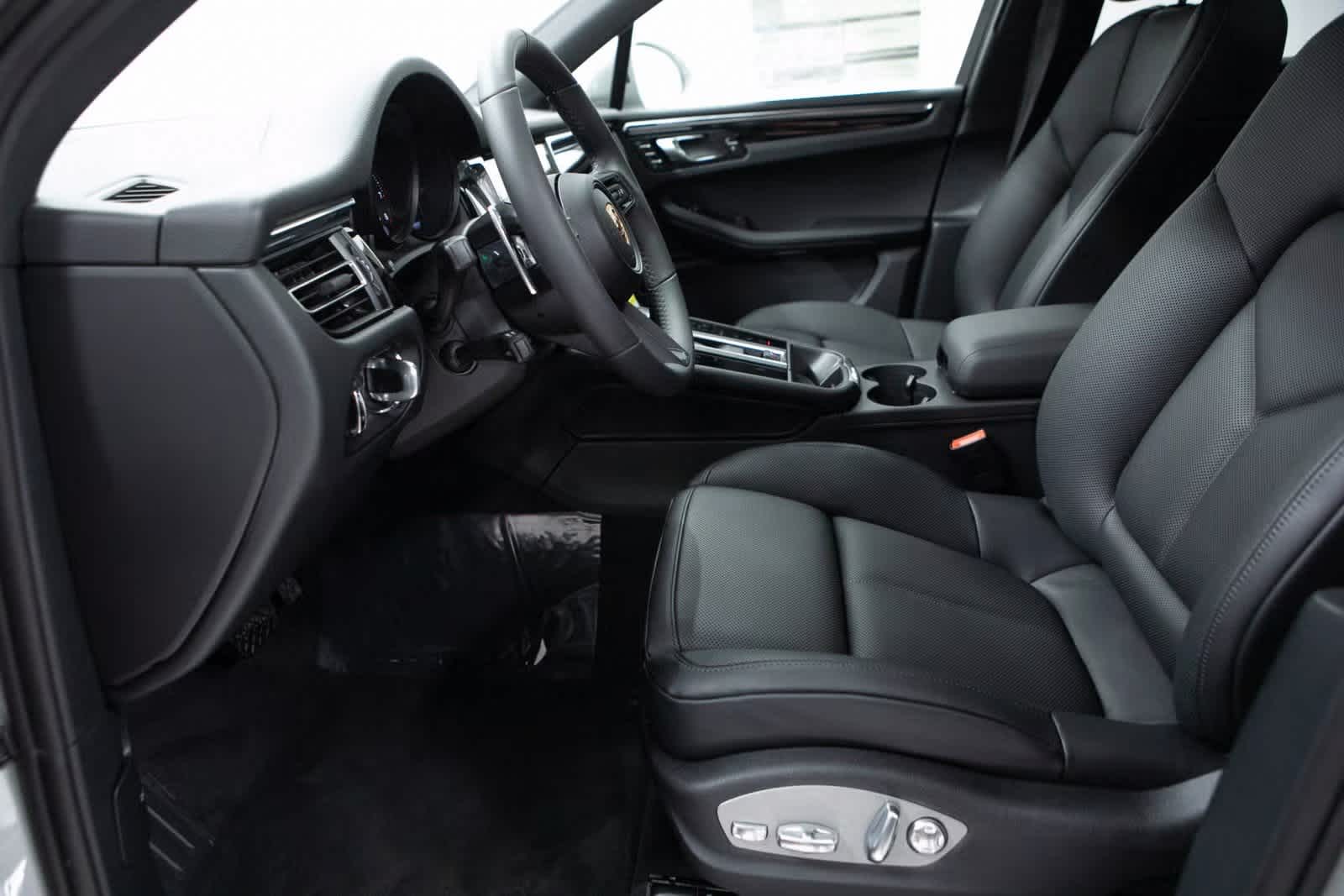 Thumbnail: 2025 Porsche Macan - 17