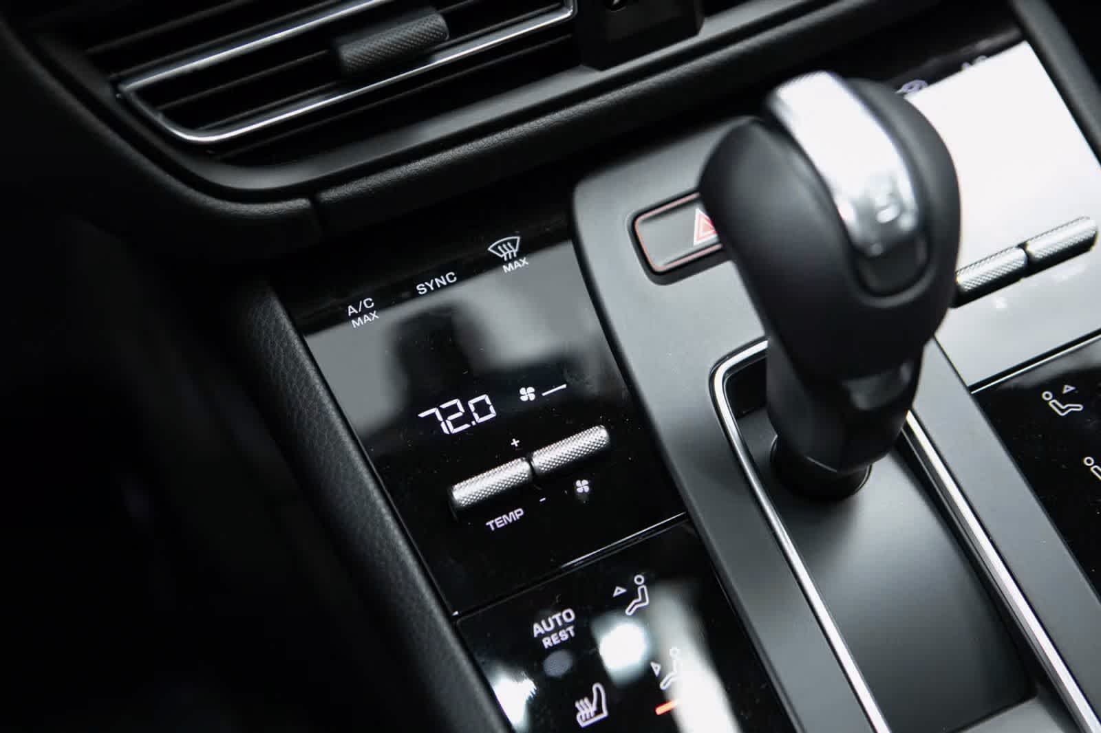Thumbnail: 2026 Porsche Macan - 30