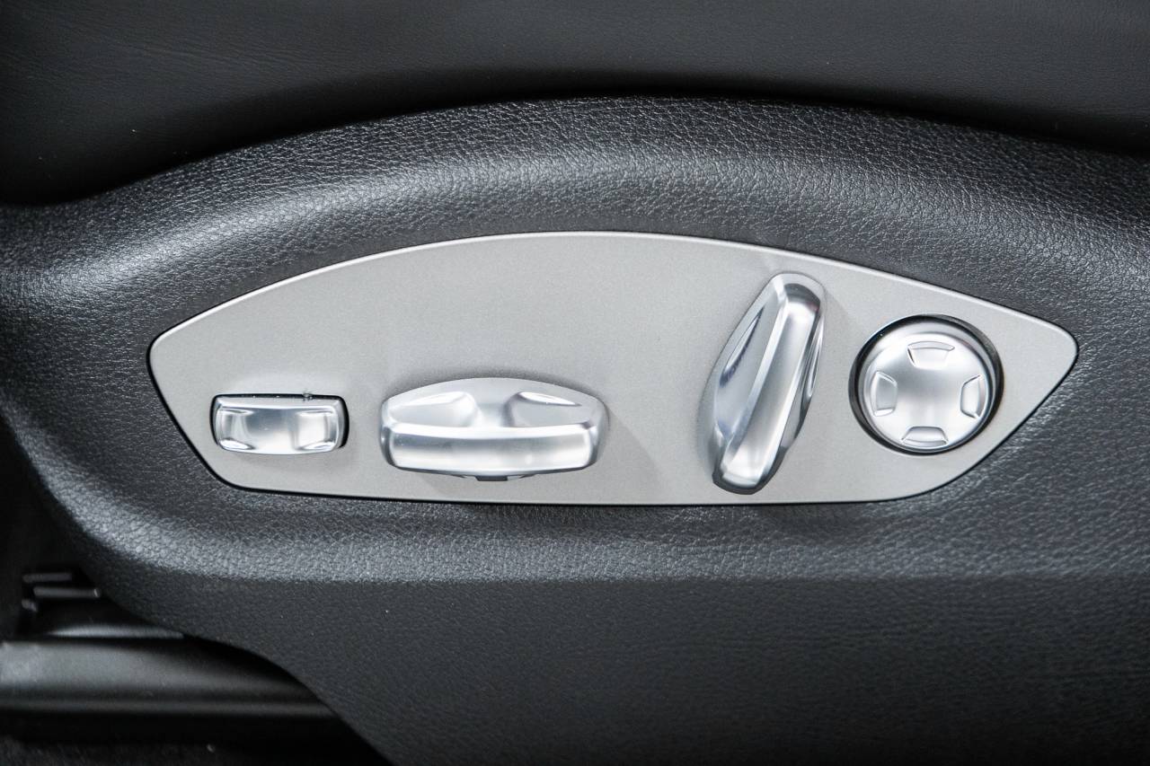Thumbnail: 2026 Porsche Macan - 23