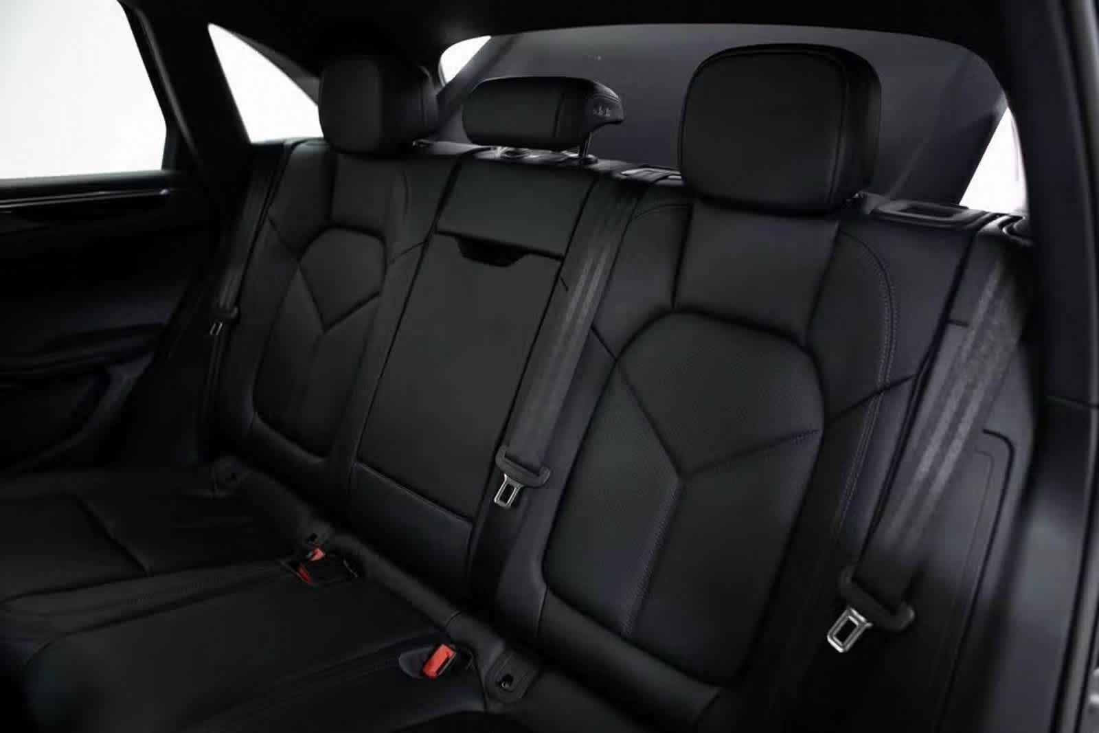 Thumbnail: 2025 Porsche Macan - 30