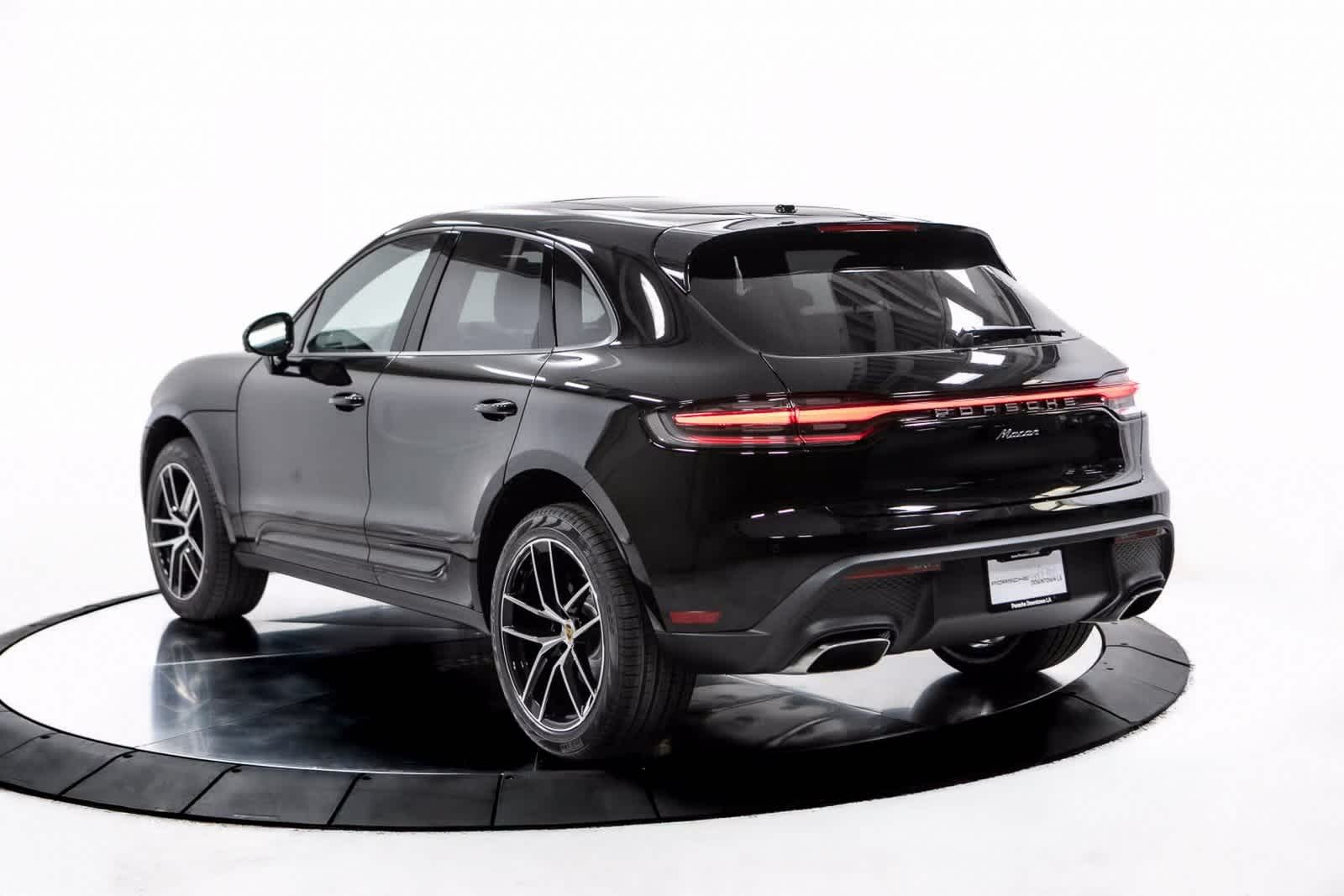 Thumbnail: 2025 Porsche Macan - 3