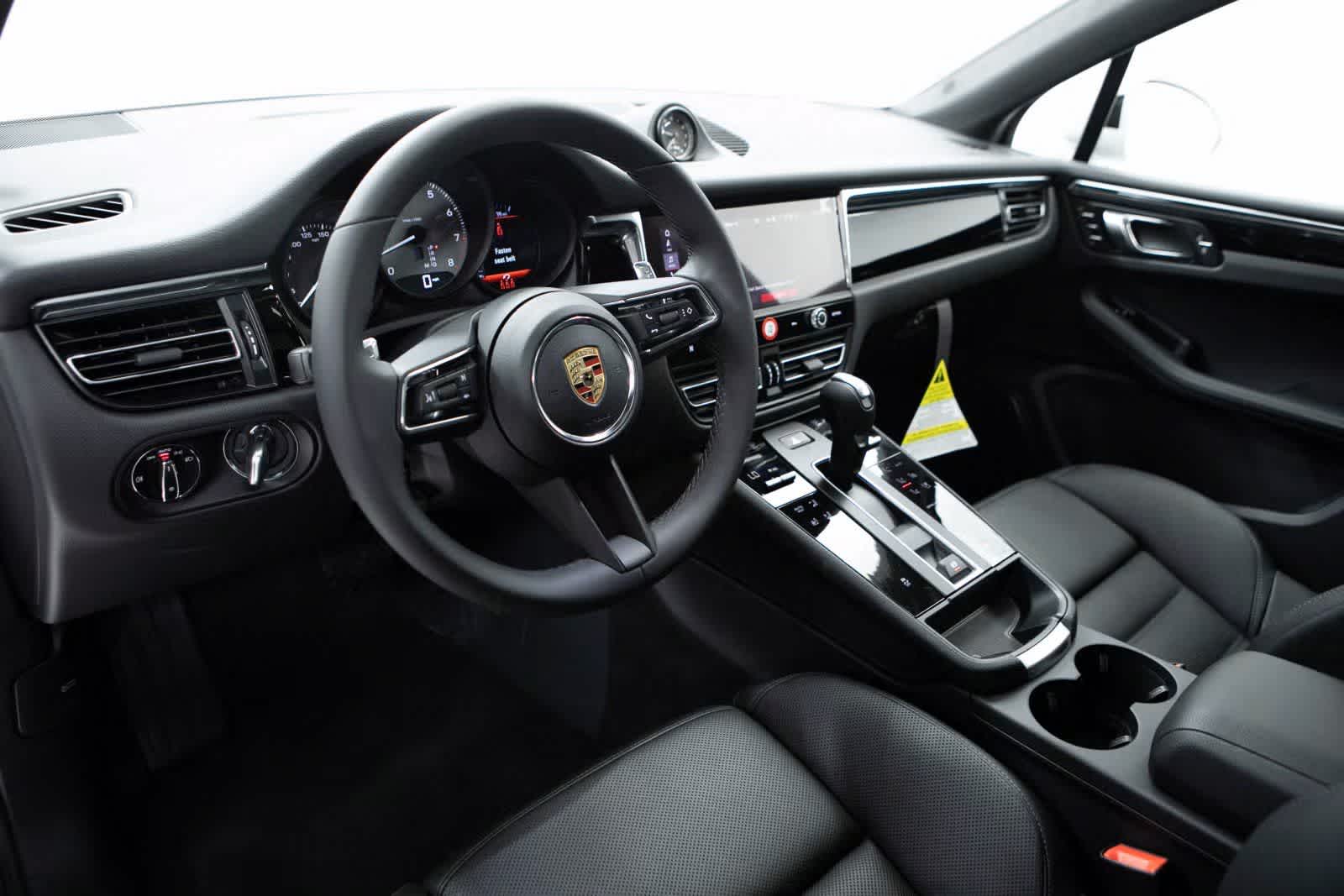 Thumbnail: 2025 Porsche Macan - 4