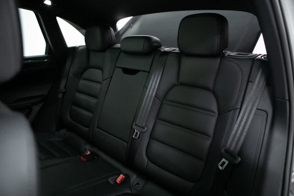 Thumbnail: 2025 Porsche Macan - 35