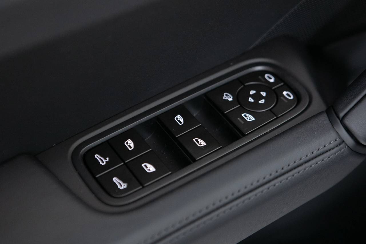 Thumbnail: 2026 Porsche Cayenne - 25