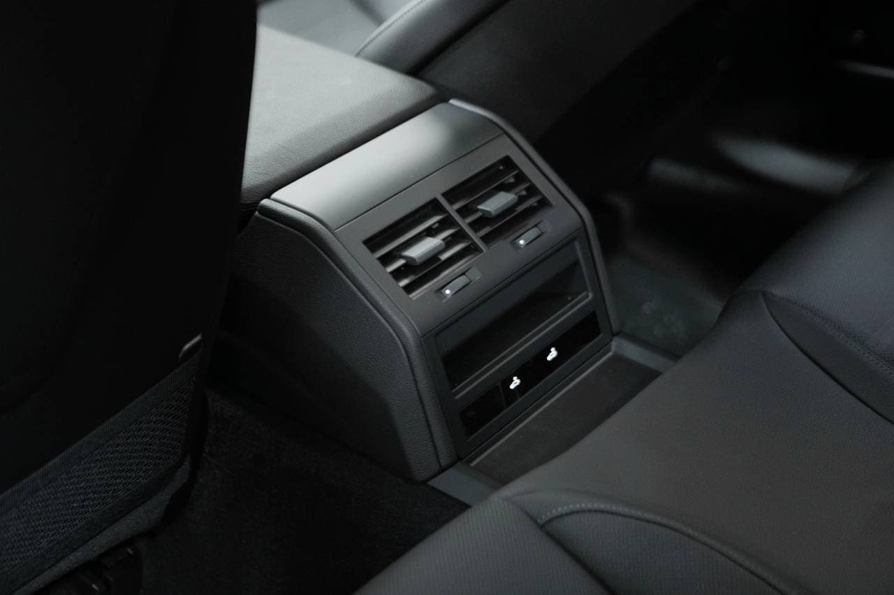 Thumbnail: 2026 Porsche Panamera - 36