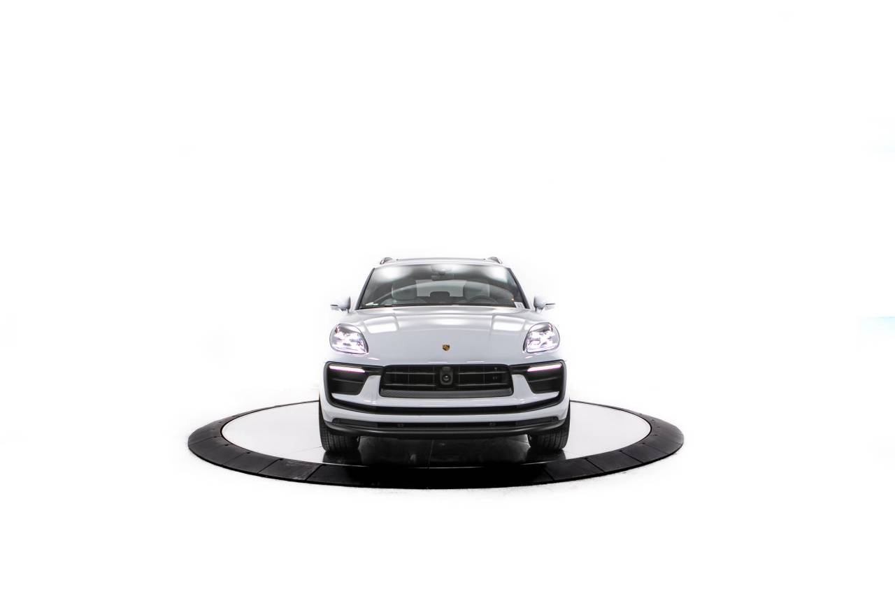 Thumbnail: 2026 Porsche Macan - 9