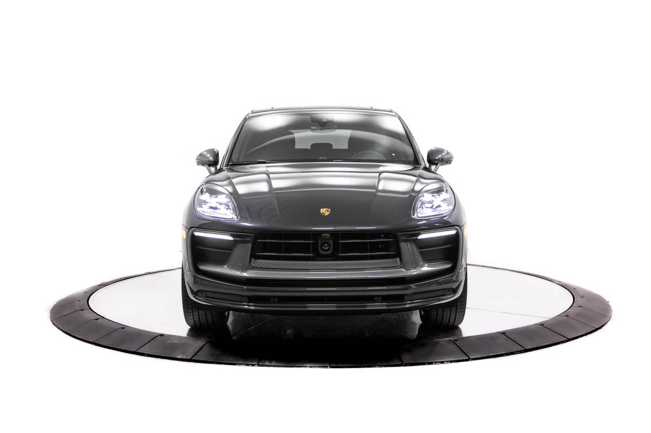 Thumbnail: 2026 Porsche Macan - 10