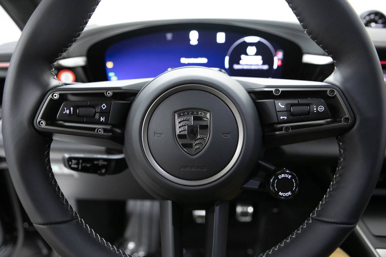 Thumbnail: 2026 Porsche Macan - 21