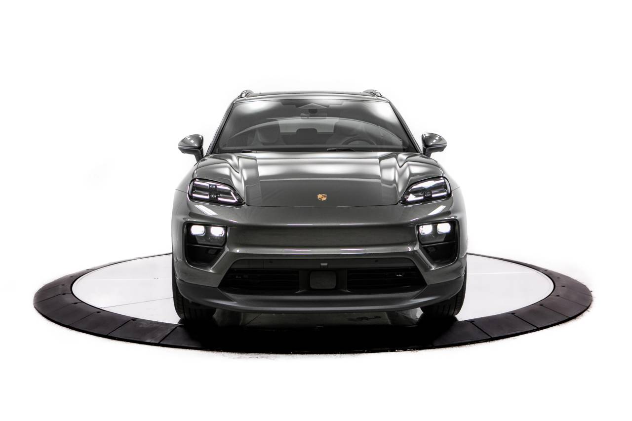 Thumbnail: 2026 Porsche Macan - 10