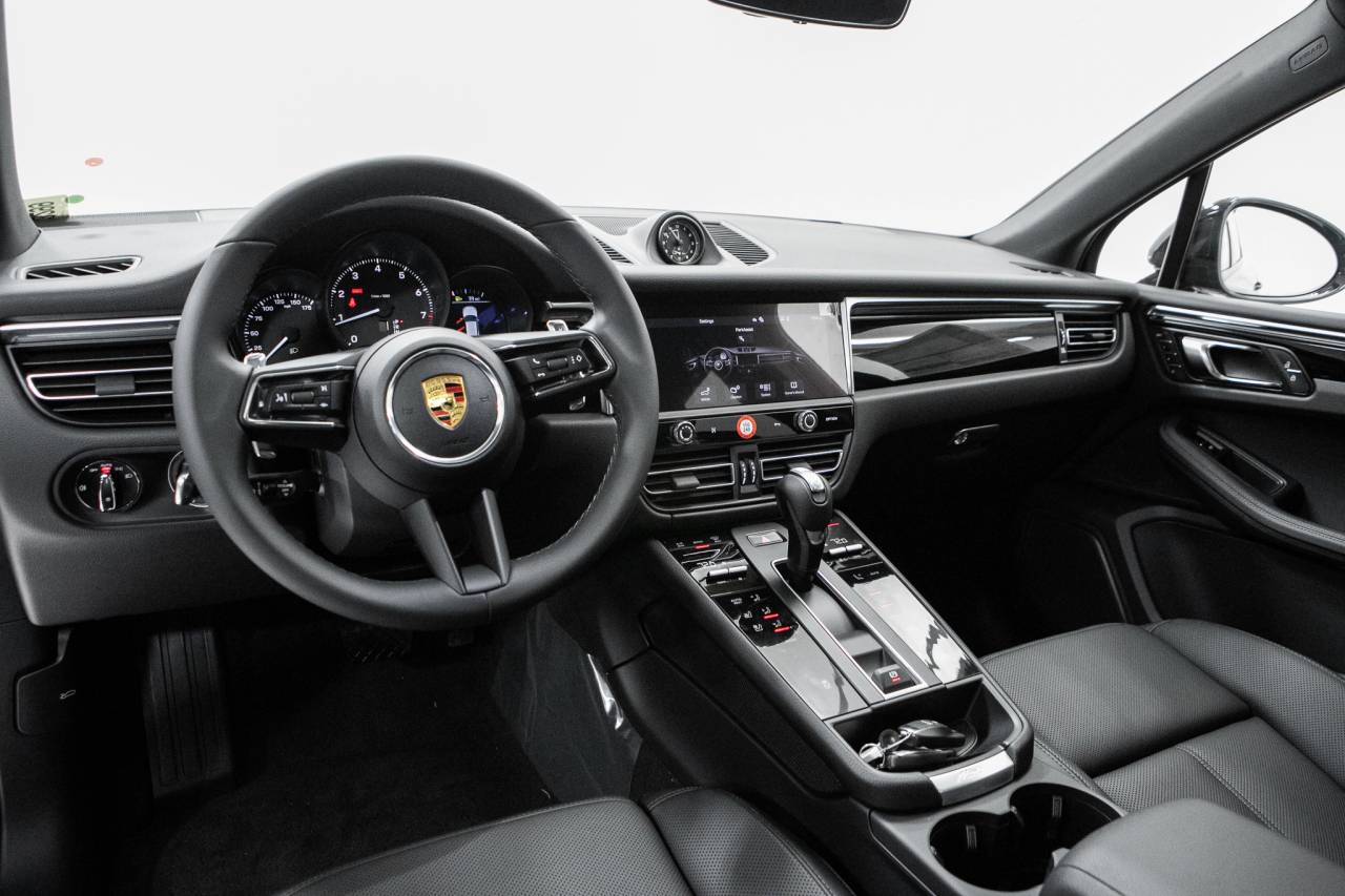 Thumbnail: 2026 Porsche Macan - 19