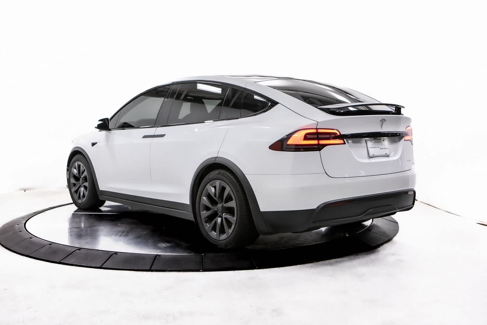 2022 Tesla Model X Plaid photo 3