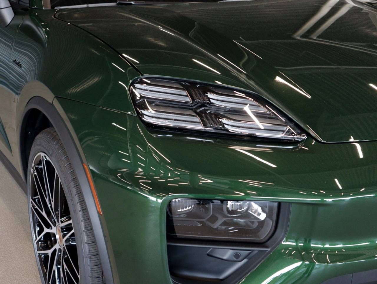 Thumbnail: 2025 Porsche Macan - 28
