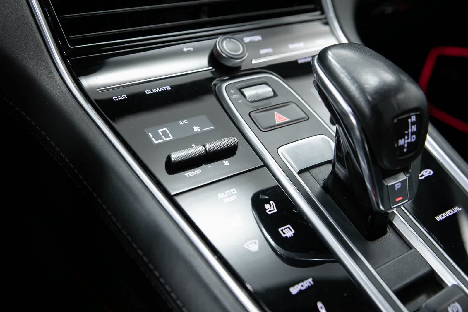 Thumbnail: 2022 Porsche Panamera - 22