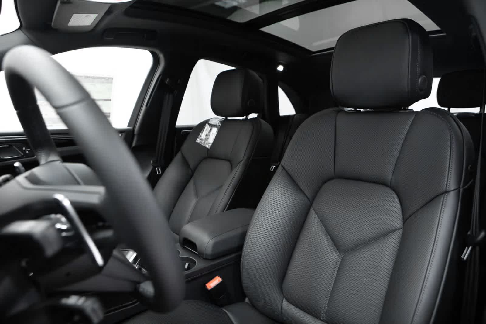 Thumbnail: 2026 Porsche Macan - 6