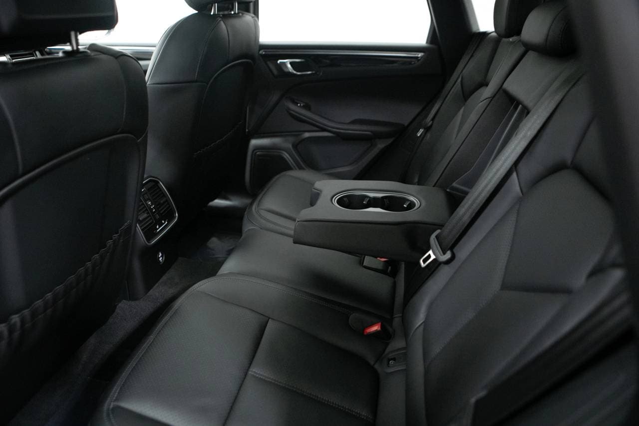 Thumbnail: 2026 Porsche Macan - 37