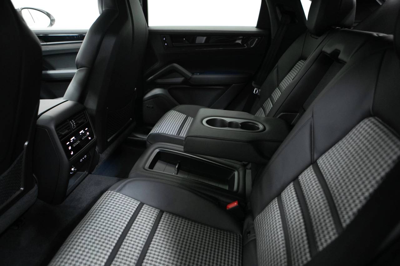 Thumbnail: 2026 Porsche  - 35