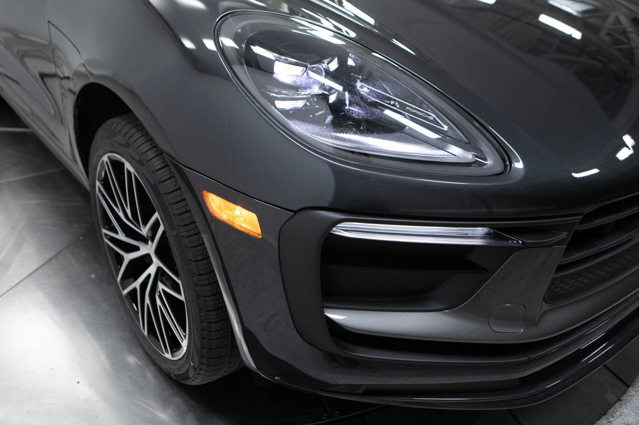 Thumbnail: 2026 Porsche Macan - 12