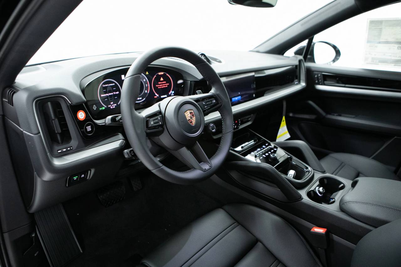 2026 Porsche Cayenne Coupe photo 3