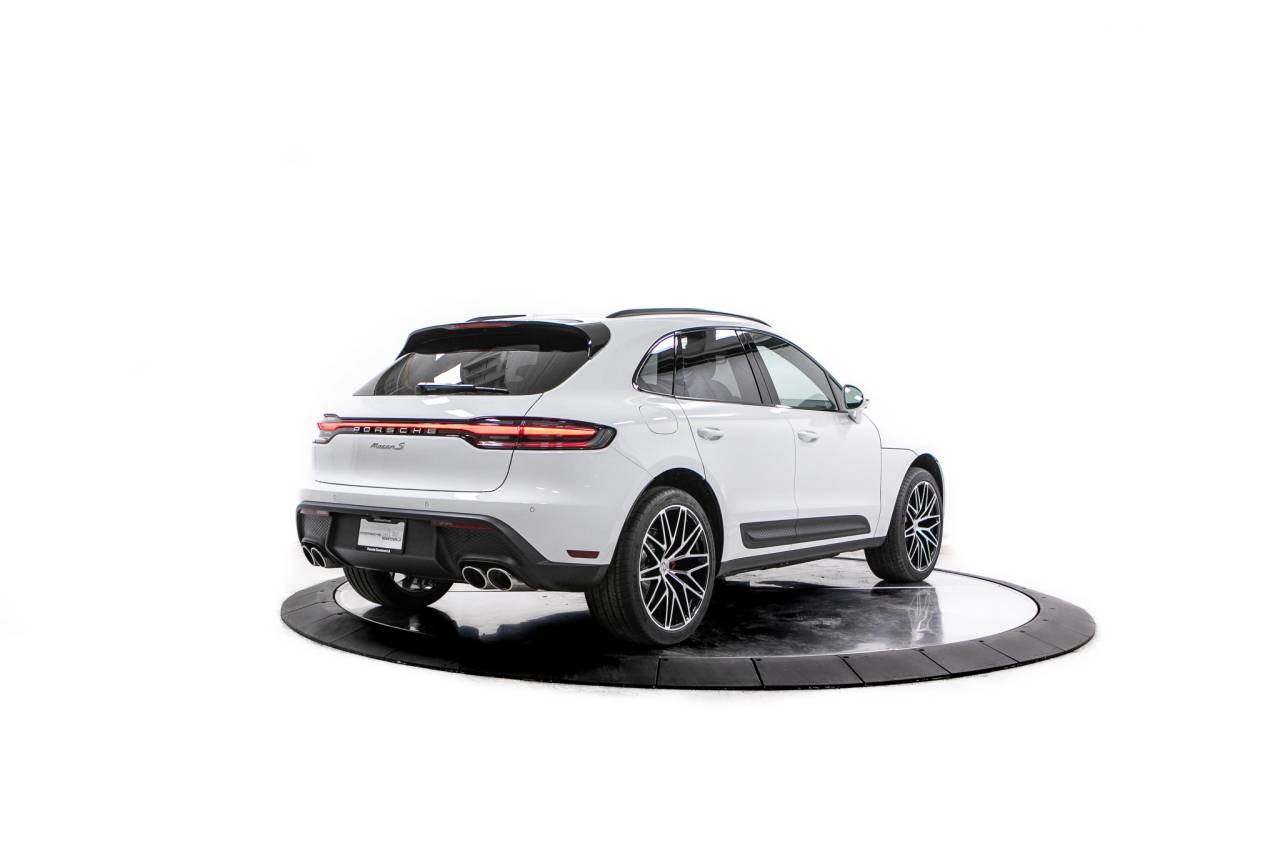 Thumbnail: 2026 Porsche Macan - 7