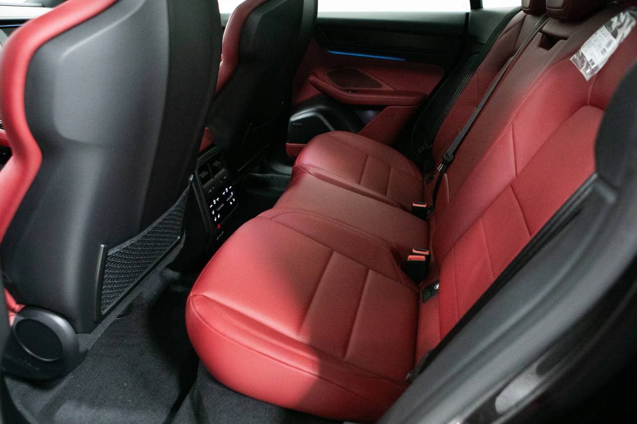 Thumbnail: 2026 Porsche Macan - 37