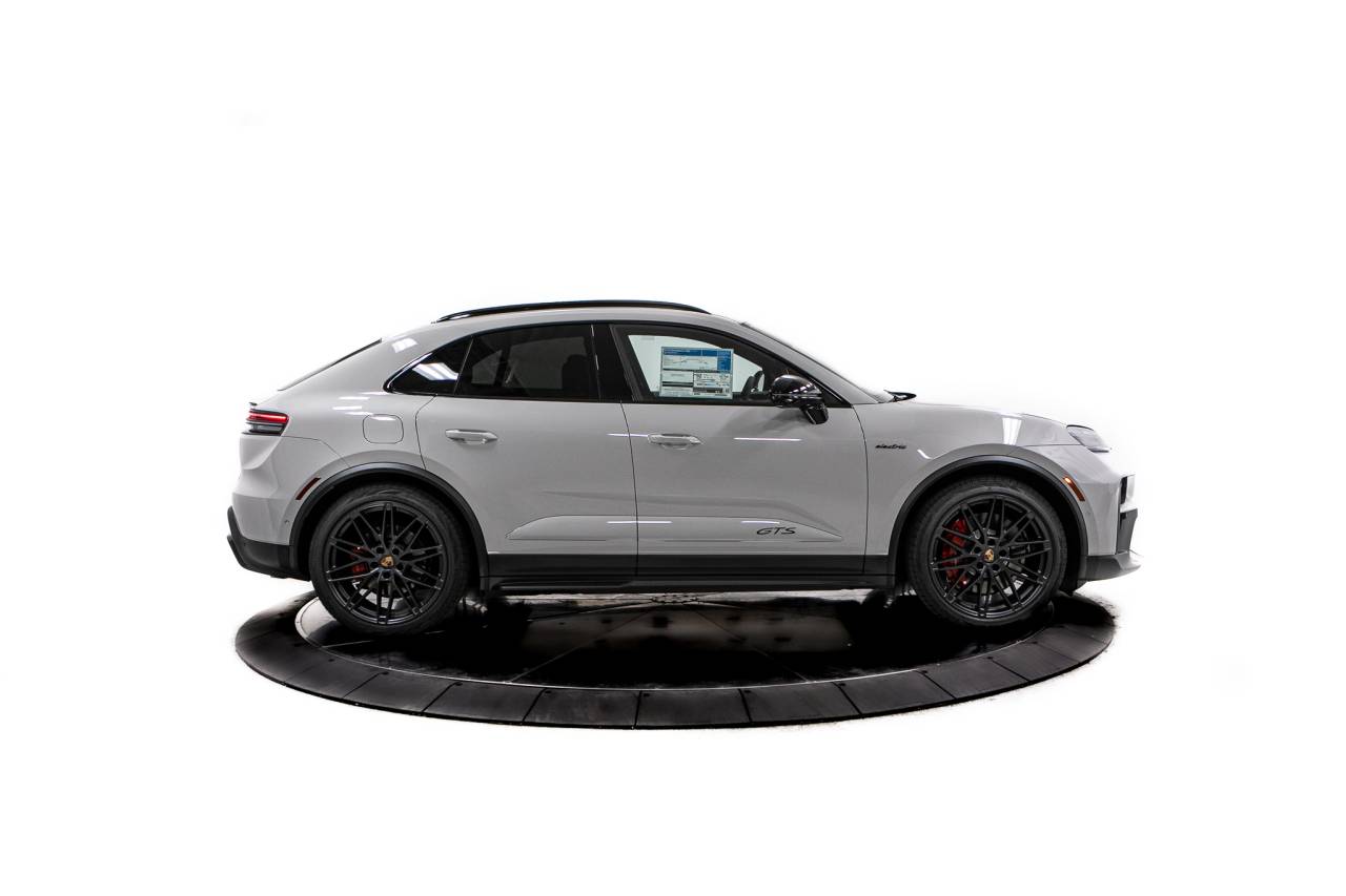Thumbnail: 2026 Porsche Macan - 8