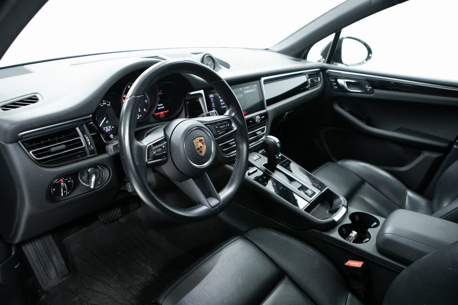 2023 Porsche Macan Base photo 4