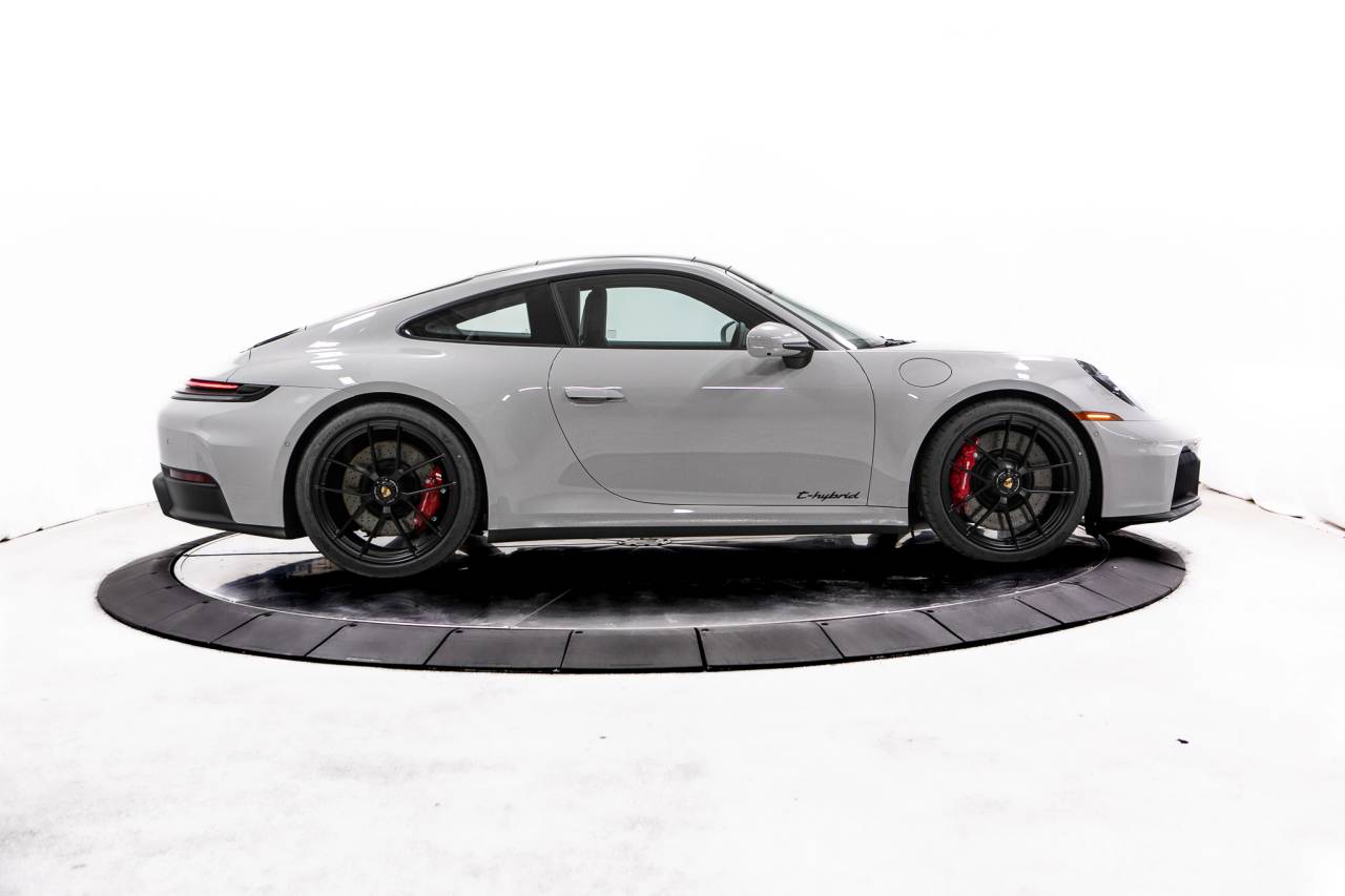 Thumbnail: 2026 Porsche 911 - 8