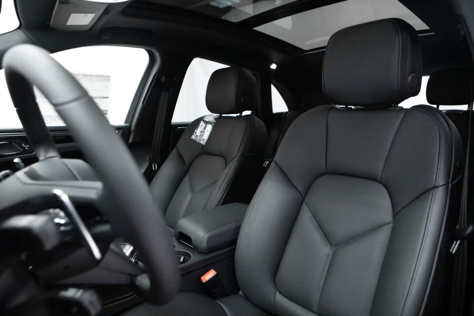 Thumbnail: 2026 Porsche Macan - 5