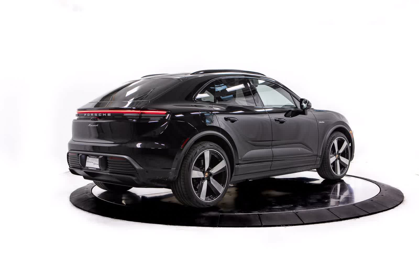 Thumbnail: 2025 Porsche Macan - 7