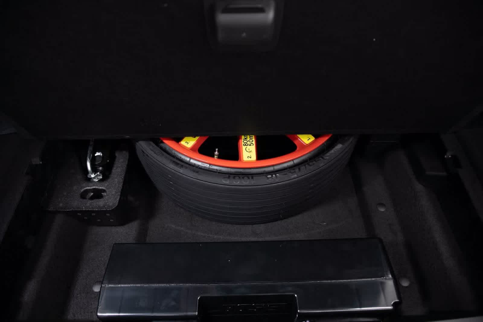 Thumbnail: 2025 Porsche Macan - 31