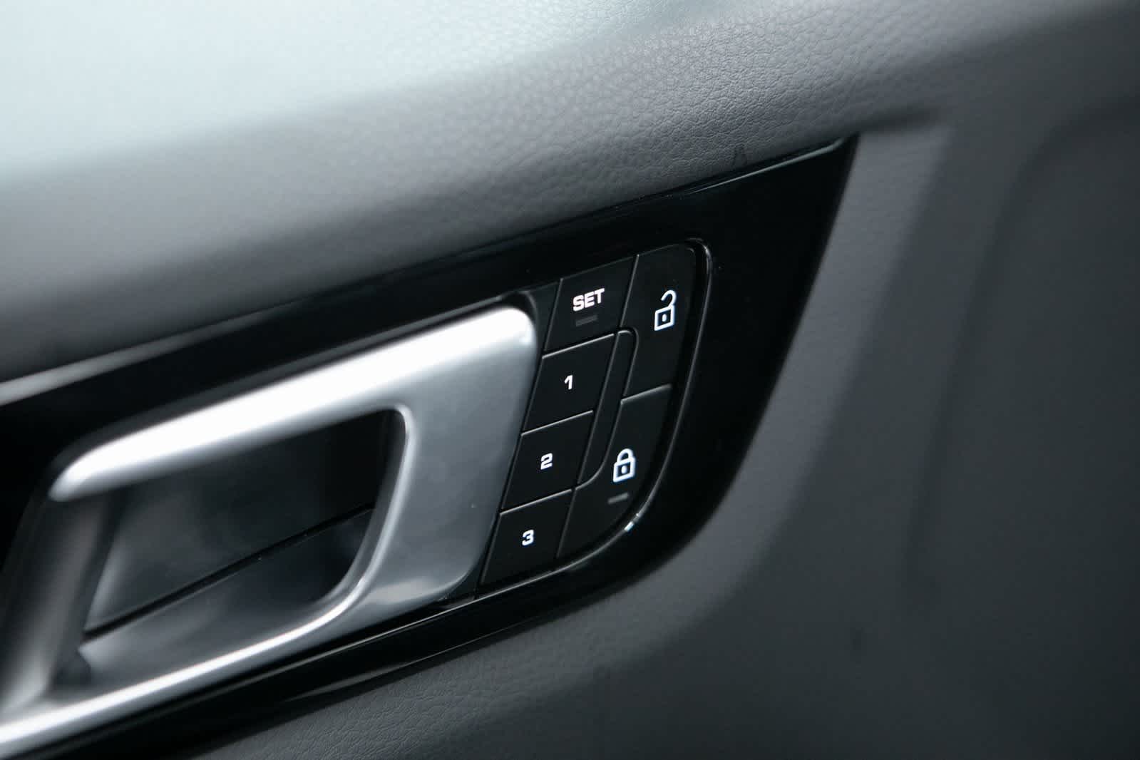 Thumbnail: 2022 Porsche Cayenne - 19