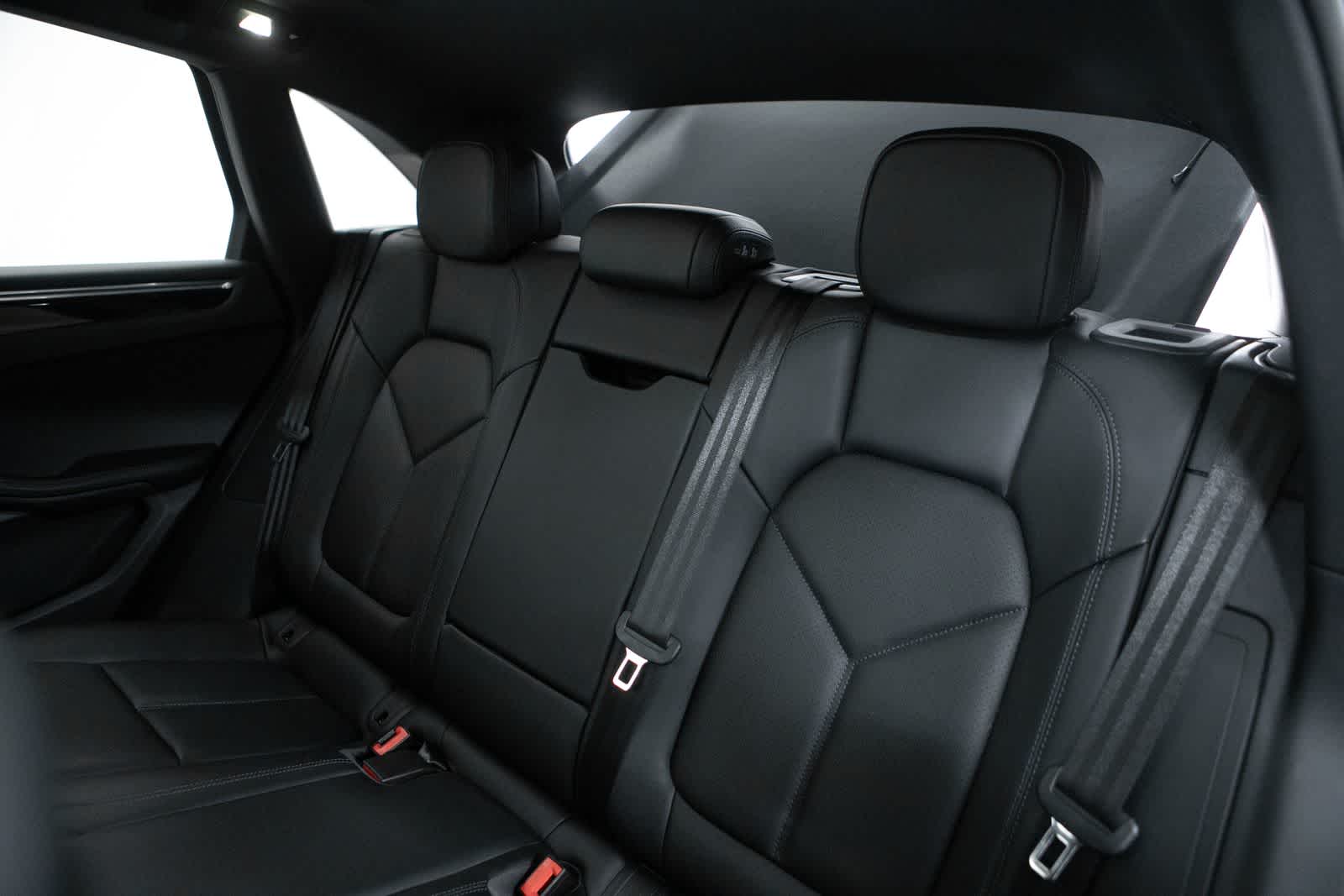 Thumbnail: 2026 Porsche Macan - 37