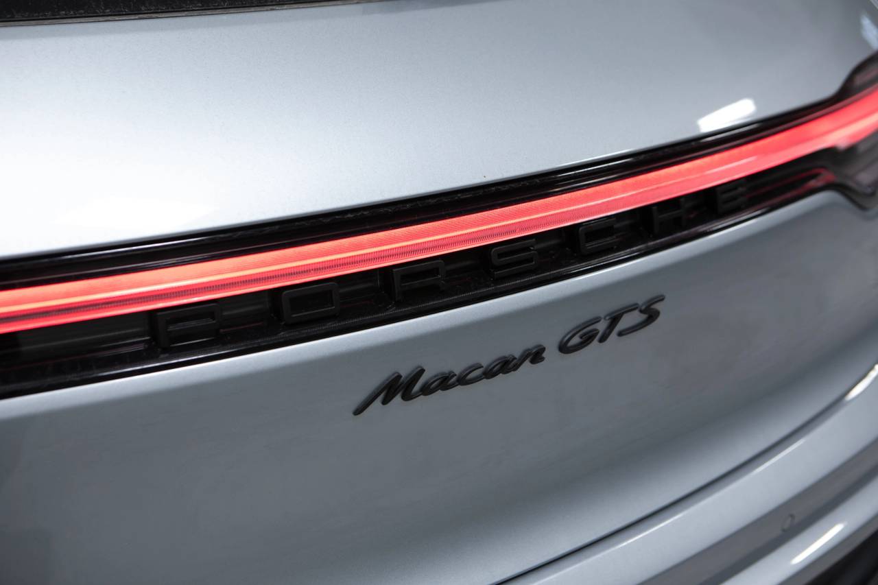 Thumbnail: 2026 Porsche Macan - 15