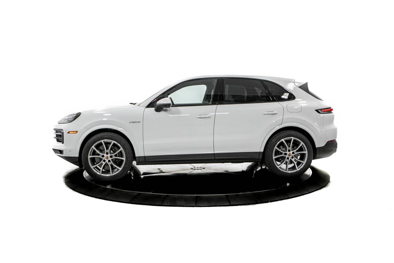 Thumbnail: 2026 Porsche Cayenne - 2