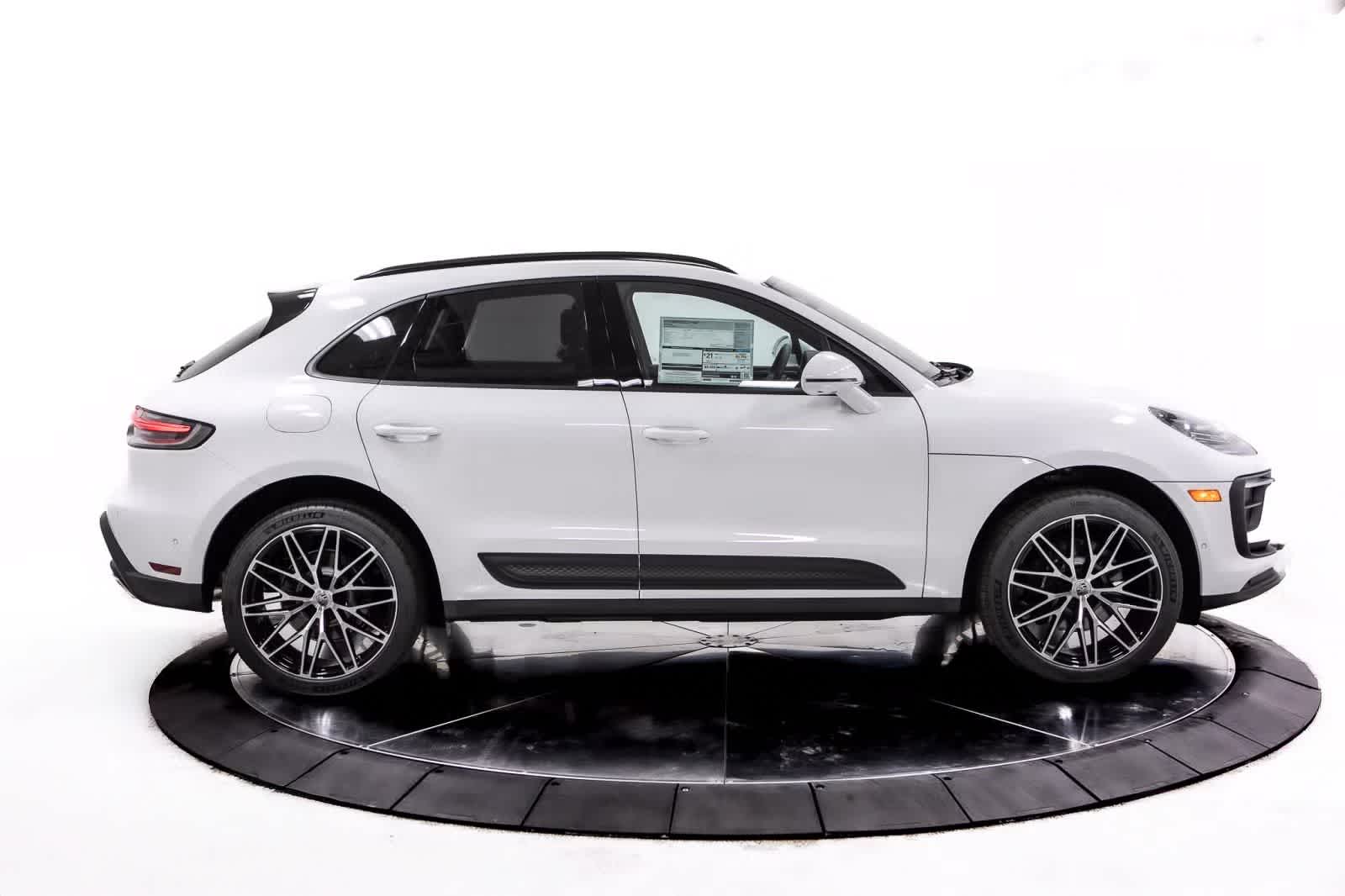 Thumbnail: 2025 Porsche Macan - 8