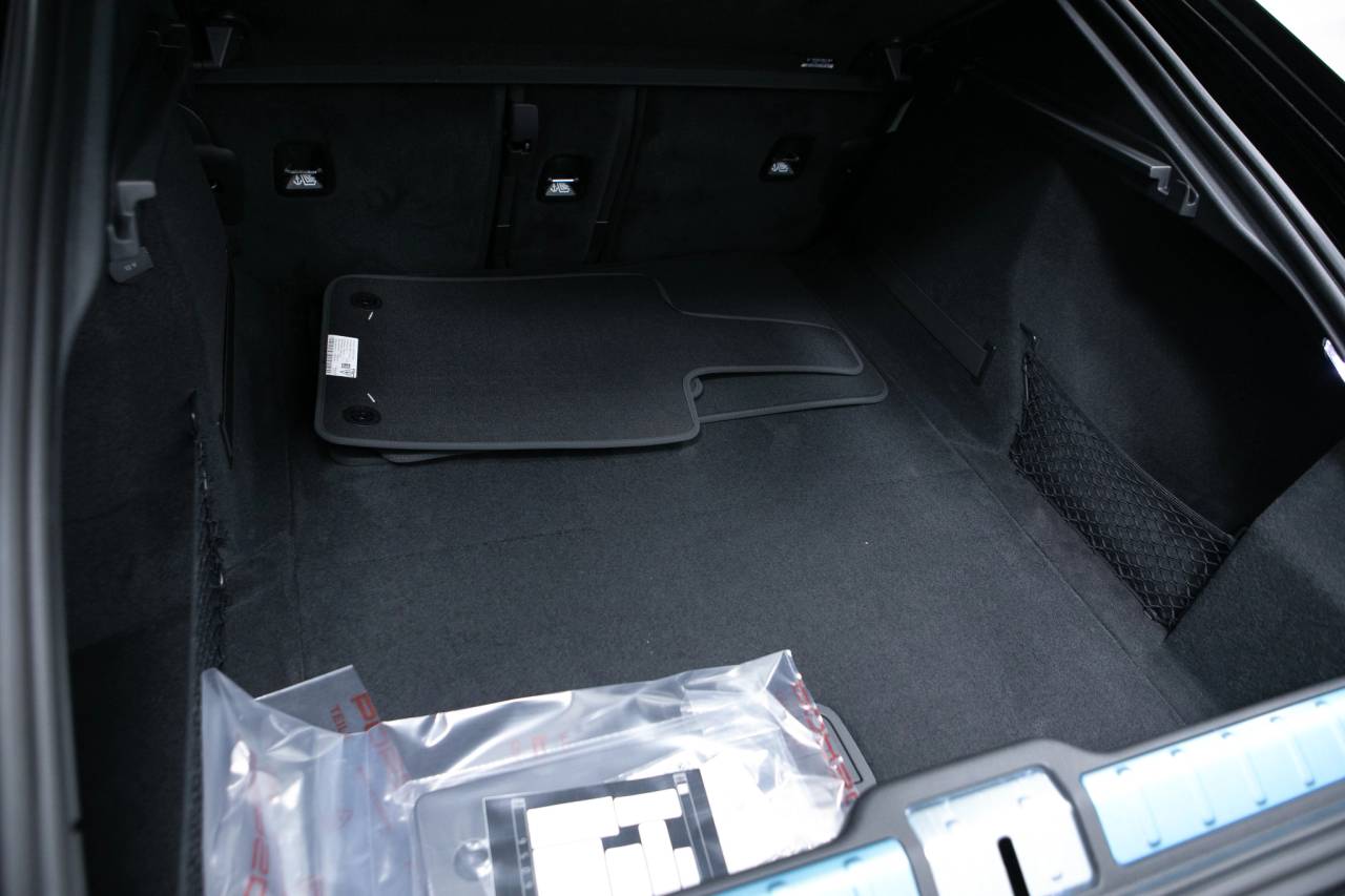 Thumbnail: 2026 Porsche Panamera - 38