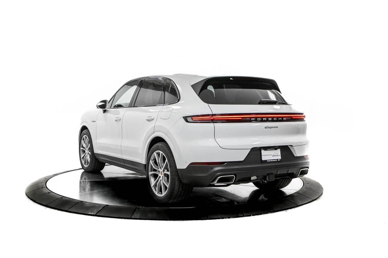 Thumbnail: 2026 Porsche Cayenne - 3