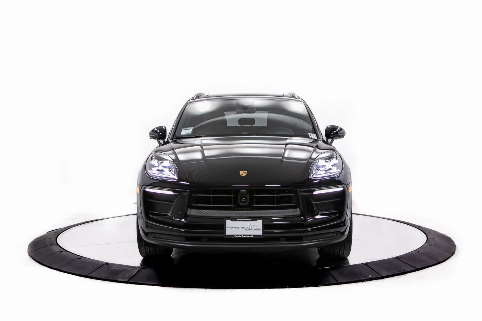 Thumbnail: 2025 Porsche Macan - 10